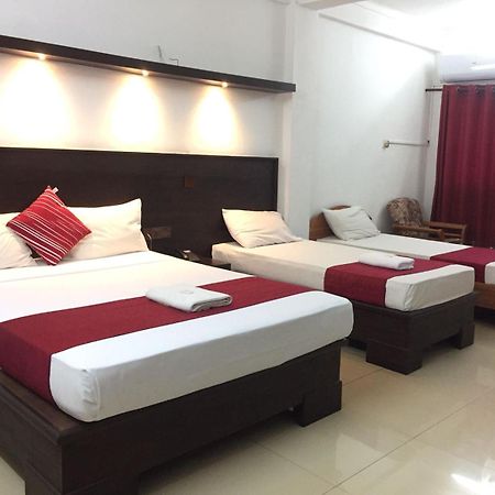 Hotel Nelly Vavuniya Esterno foto