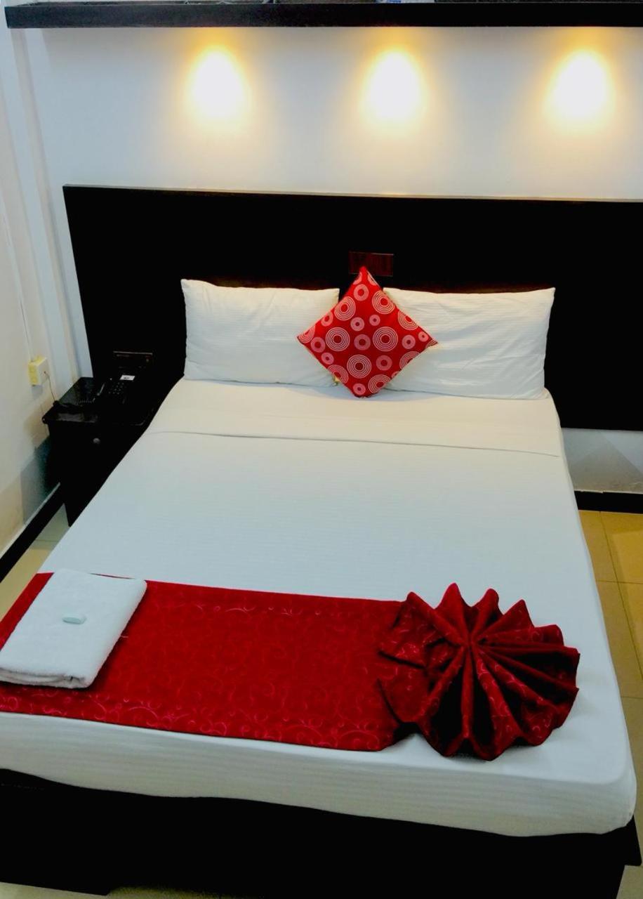 Hotel Nelly Vavuniya Esterno foto