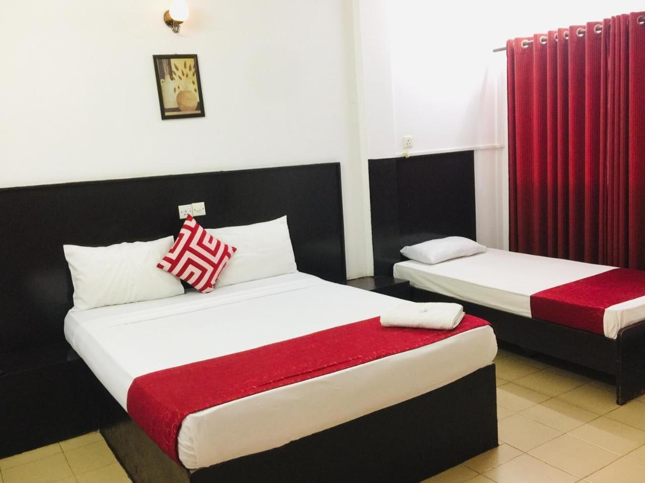 Hotel Nelly Vavuniya Esterno foto