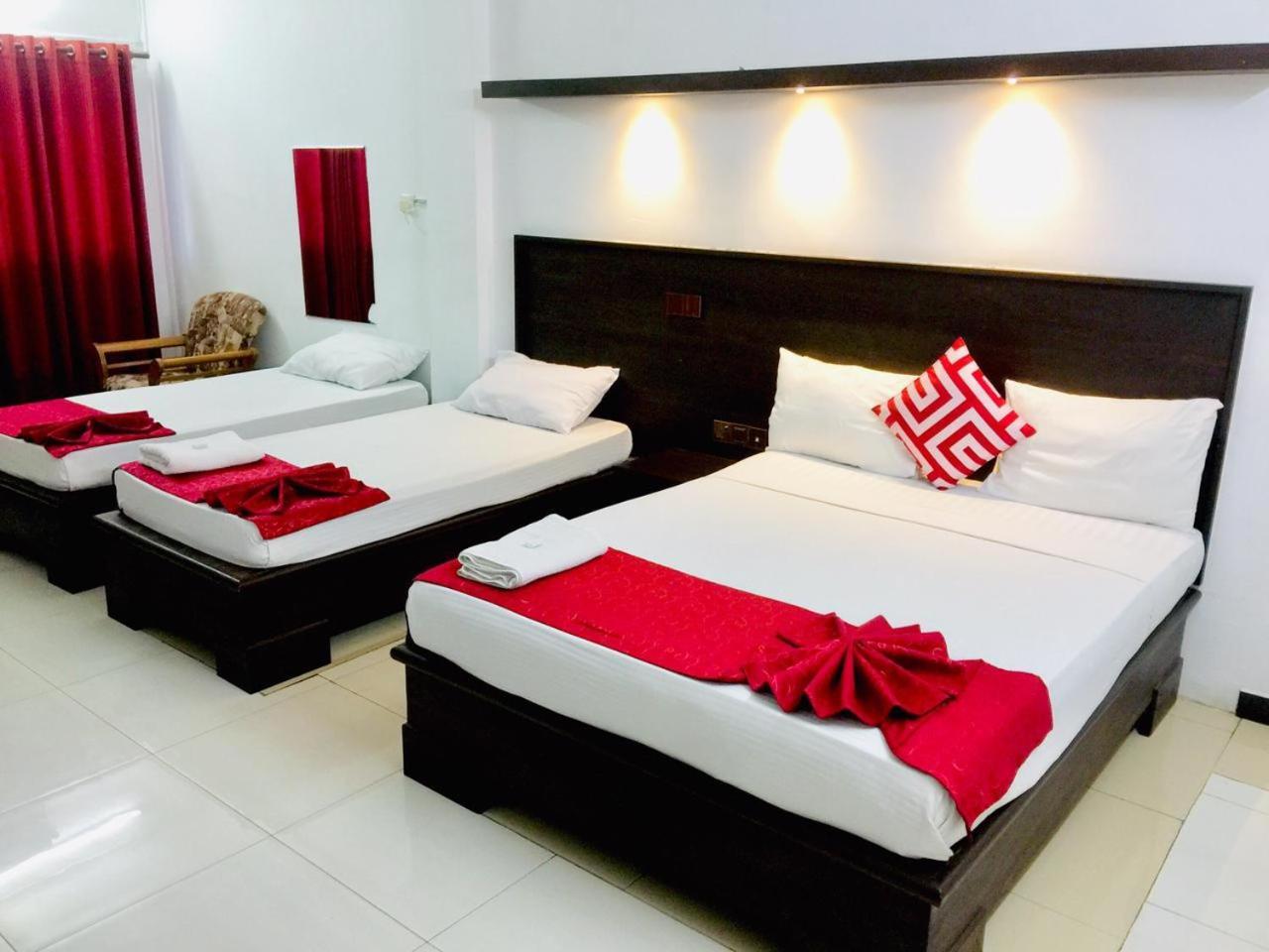 Hotel Nelly Vavuniya Esterno foto