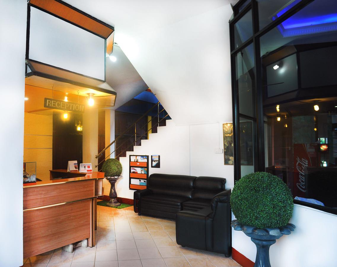 Hotel Nelly Vavuniya Esterno foto