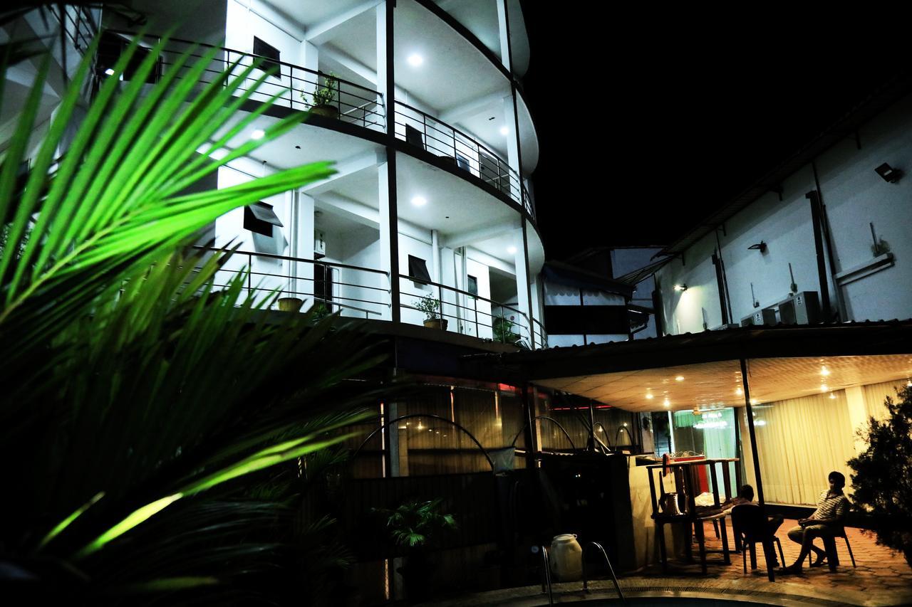 Hotel Nelly Vavuniya Esterno foto