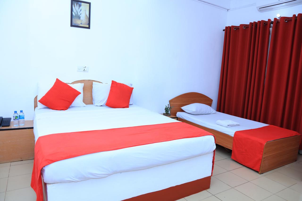 Hotel Nelly Vavuniya Esterno foto