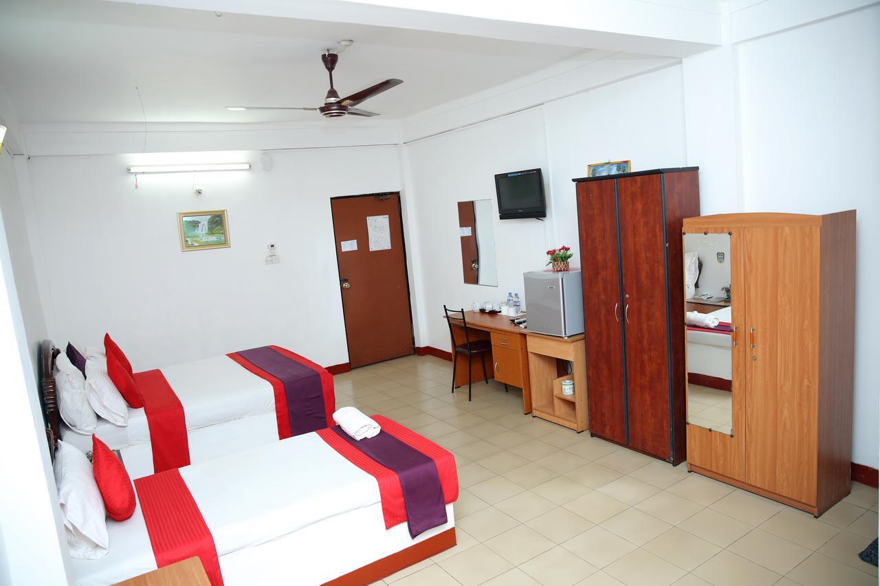 Hotel Nelly Vavuniya Esterno foto
