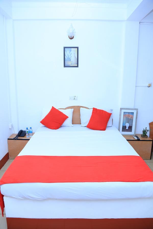 Hotel Nelly Vavuniya Esterno foto