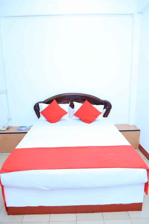 Hotel Nelly Vavuniya Esterno foto