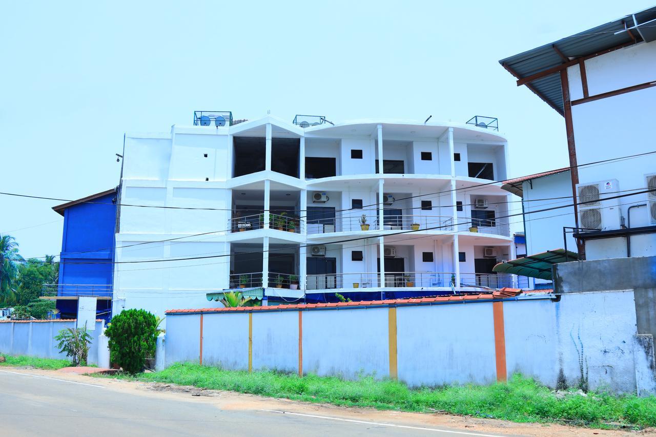 Hotel Nelly Vavuniya Esterno foto