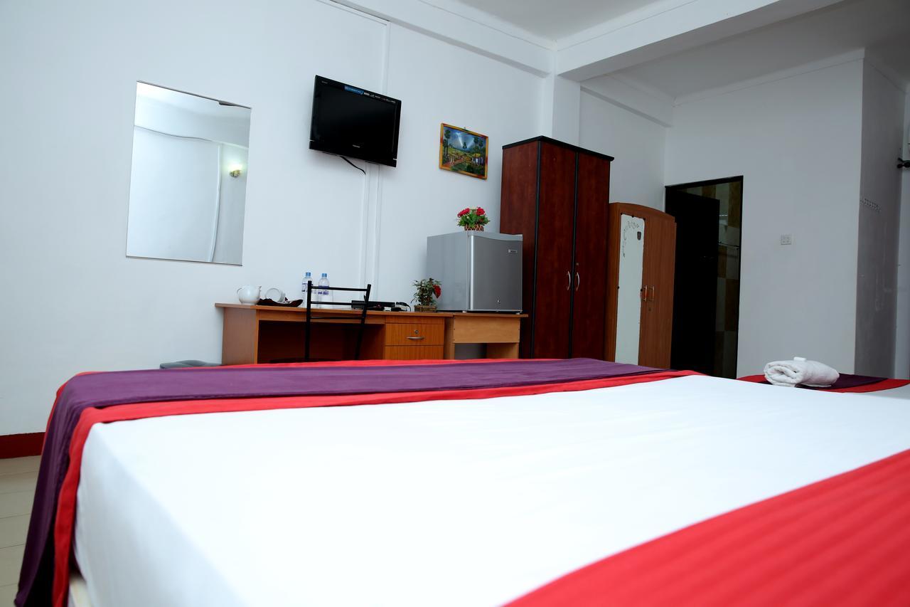Hotel Nelly Vavuniya Esterno foto