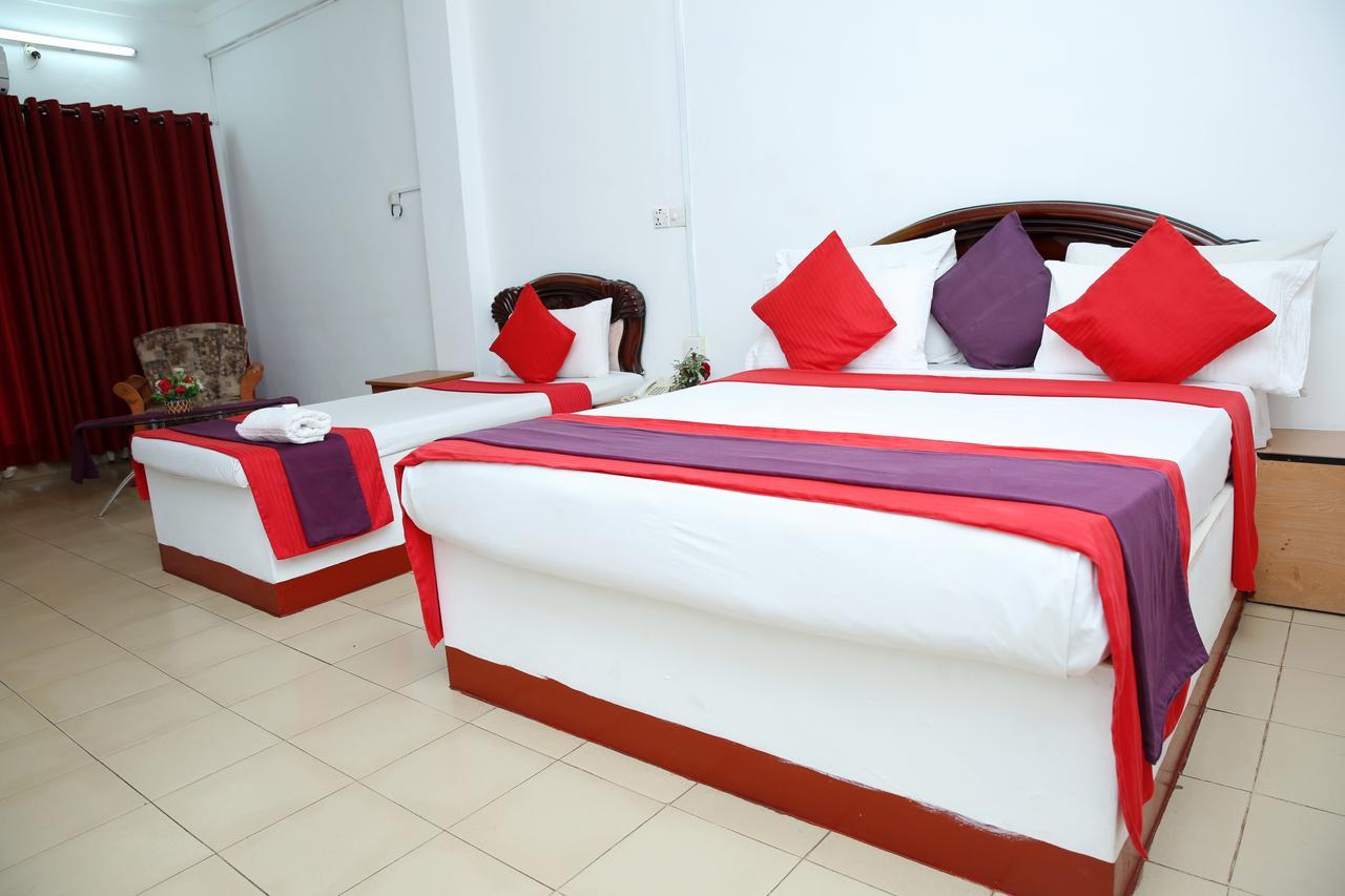 Hotel Nelly Vavuniya Esterno foto