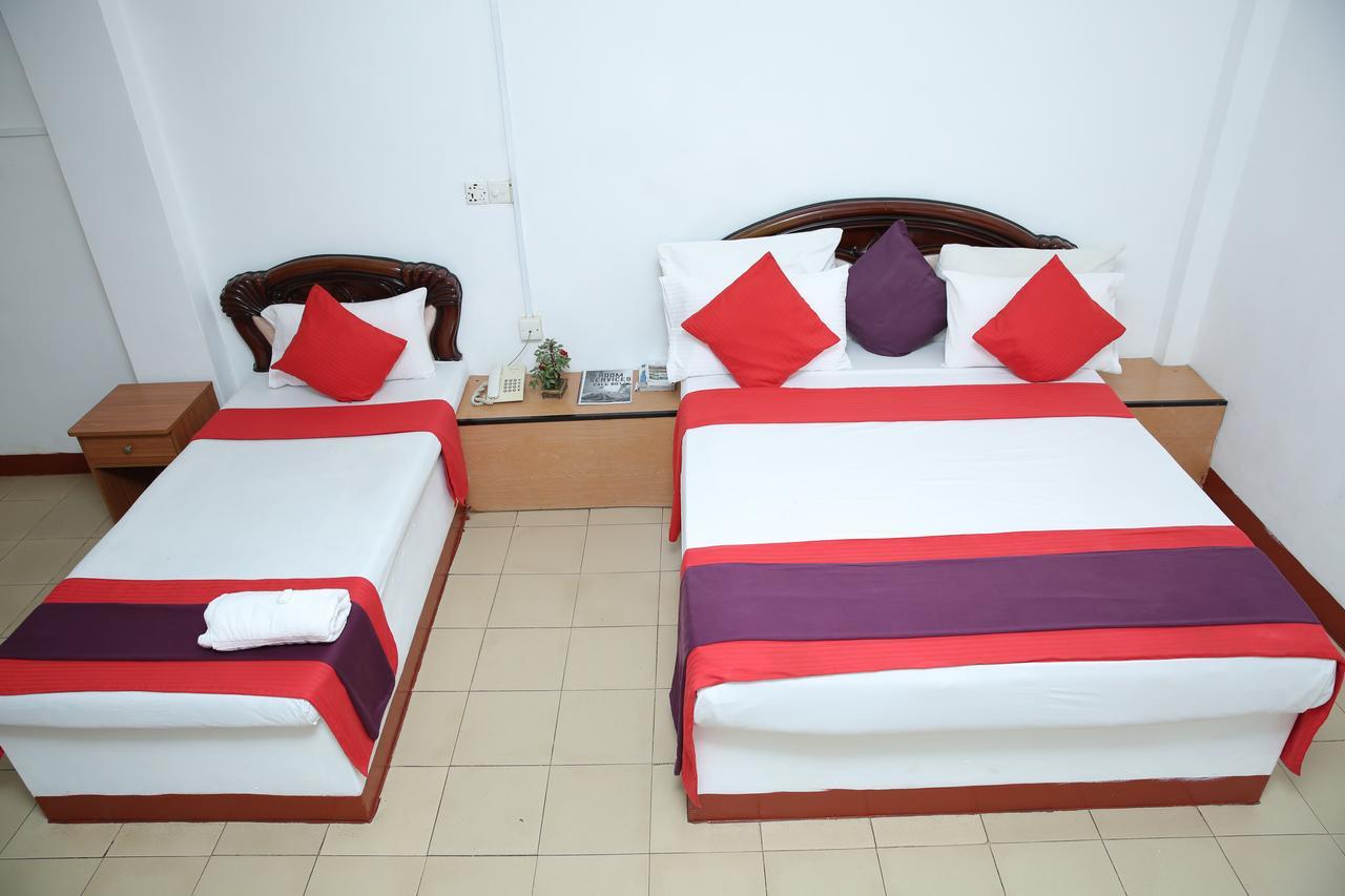 Hotel Nelly Vavuniya Esterno foto